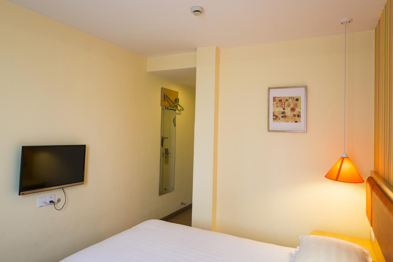 Home Inn Shanghai Pudong Nanpu Bridge Tangqiao Commercial Square Exterior foto